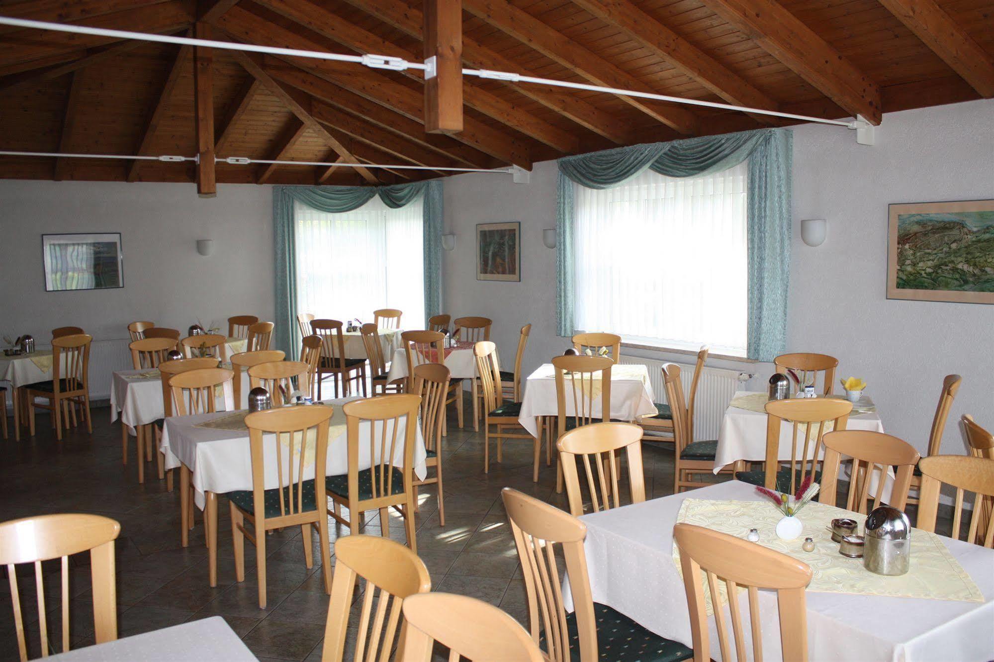 Hotel & Restaurant Bergfried Saalfeld Saale Exterior foto