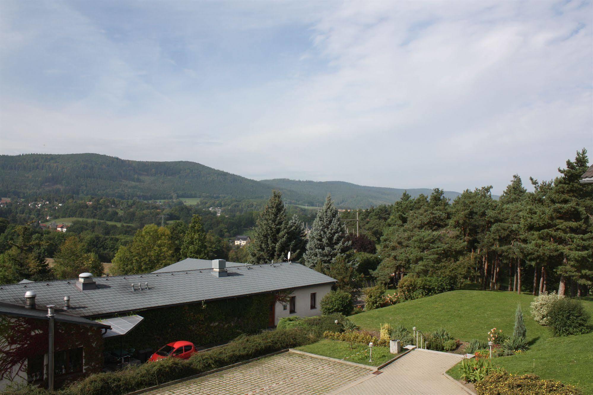Hotel & Restaurant Bergfried Saalfeld Saale Exterior foto